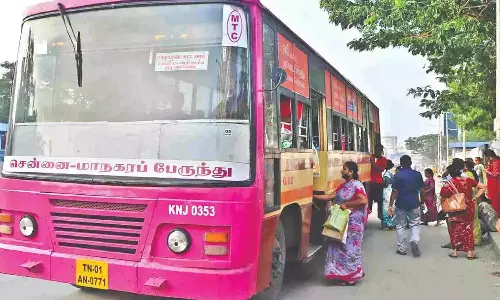 சென்னையில் மாணவர்கள், மகளிருக்கு சிறப்பு பஸ் சேவைகள்- போக்குவரத்துக் கழகம் பரிசீலனை