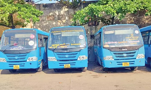 பணி நிரந்தரம் கோரி ஊழியர்கள் வேலை நிறுத்தம்: புதுச்சேரியில் அரசு பஸ்கள் ஓடவில்லை