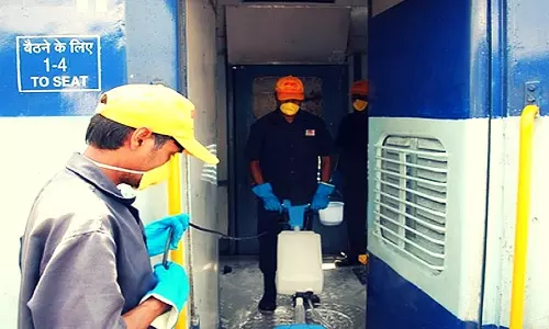 10 நிமிடம் நிற்கும் நிலையங்களில் ரெயில் கழிப்பறையை சுத்தம் செய்ய உத்தரவு