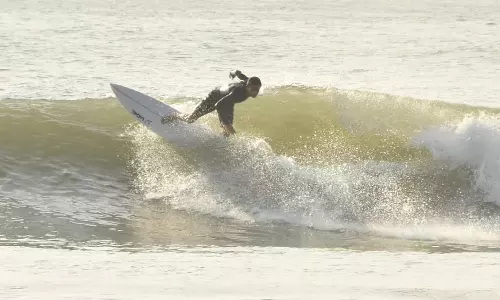 மாமல்லபுரத்தில் 4-வது சர்வதேச சர்பிங் போட்டி: 20 நாடுகளை சேர்ந்த வீரர்கள் பயிற்சியை தொடங்கினர்