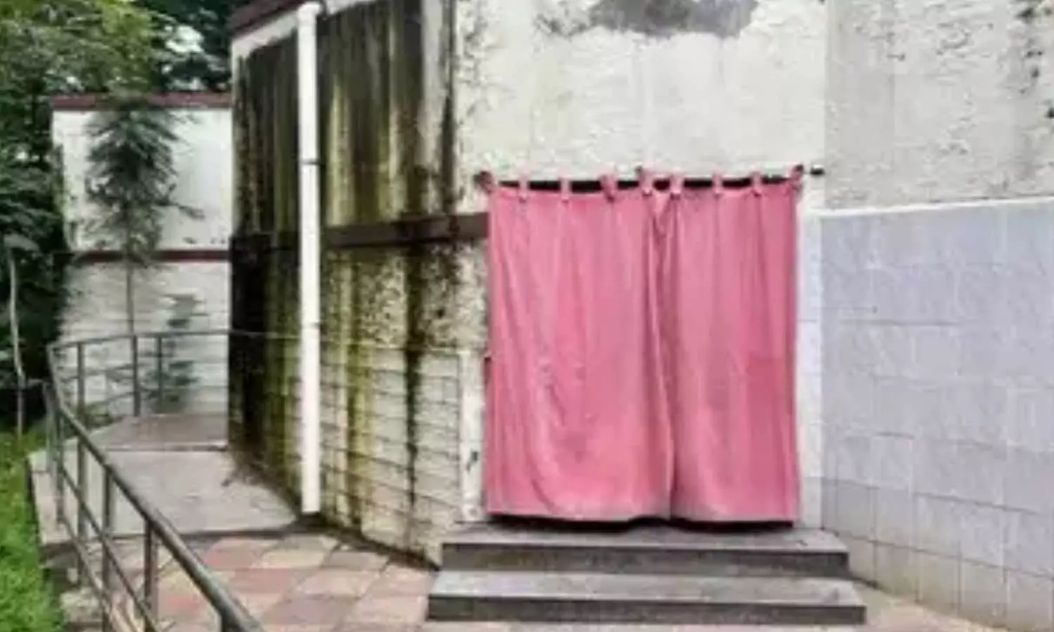 ரூ.1000 கோடி செலவு செய்தும் துர்நாற்றம் வீசும் சென்னை மாநகராட்சி கழிப்பறைகள் ரூ.1000 கோடி செலவு செய்தும் துர்நாற்றம் வீசும் சென்னை மாநகராட்சி கழிப்பறைகள்