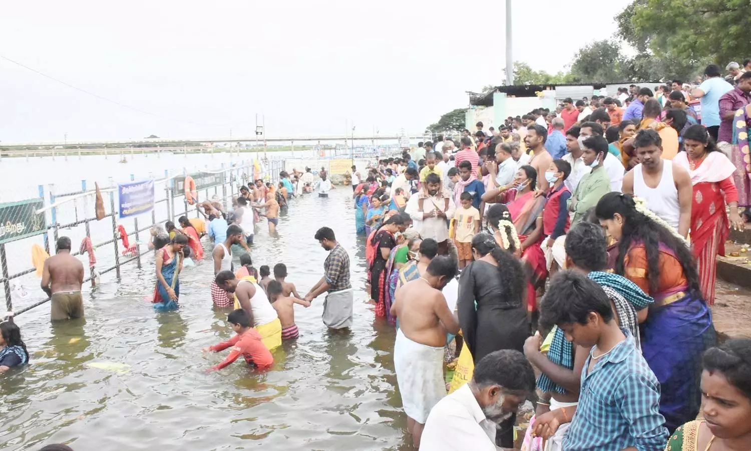 பிறவிப் பிணி தீர்க்கும் ஆடிப்பெருக்கு புனித நீராடல் பிறவிப் பிணி தீர்க்கும் ஆடிப்பெருக்கு புனித நீராடல்