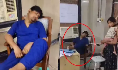 ஏசி காற்றில் உறங்கிய மருத்துவர்.. குழந்தையுடன் கெஞ்சிய பெண் - சிகிச்சையின்றி நோயாளி பலி - வைரல் வீடியோ