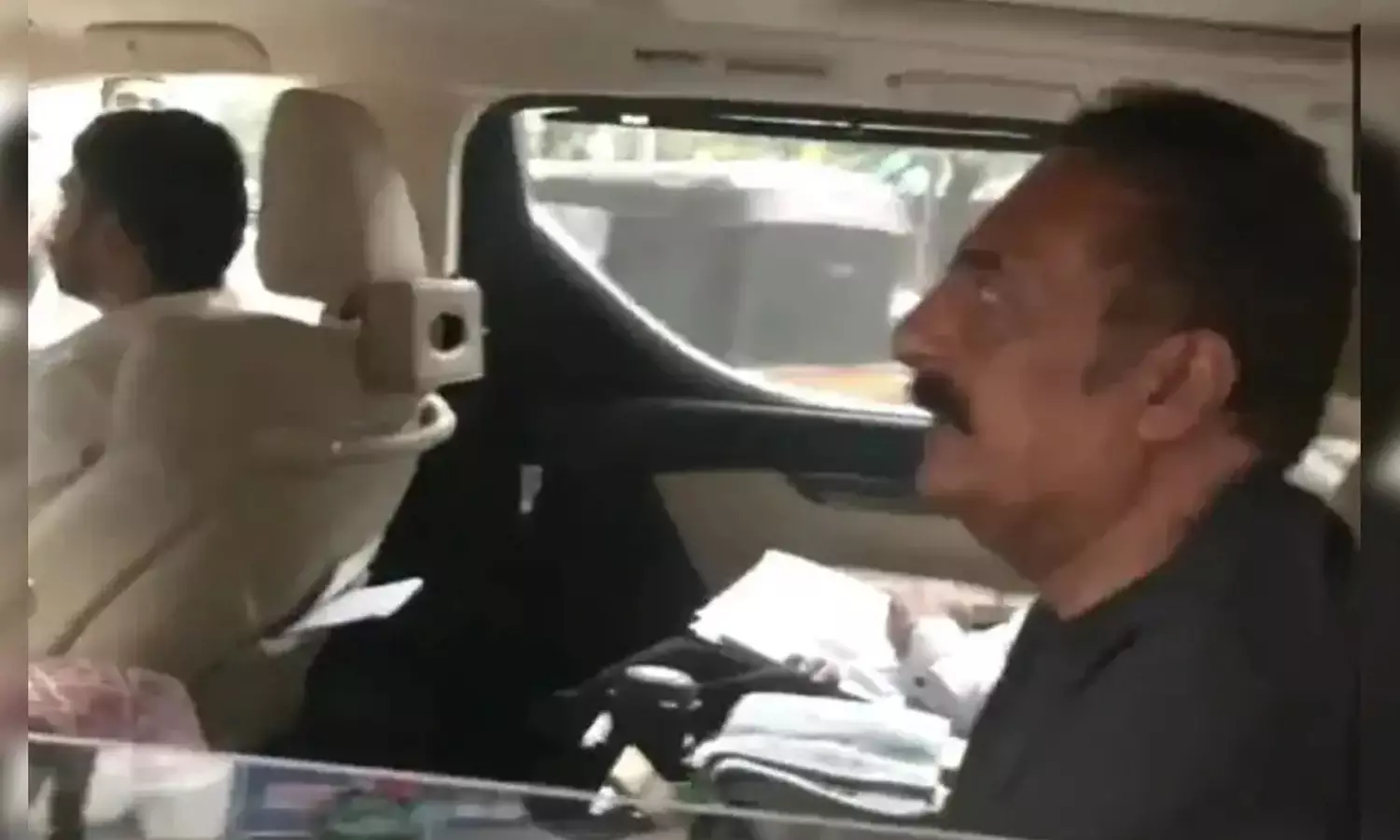 ஆன்லைன் சூதாட்ட செயலி வழக்கு- நடிகர் பிரகாஷ்ராஜ் ஆஜர்