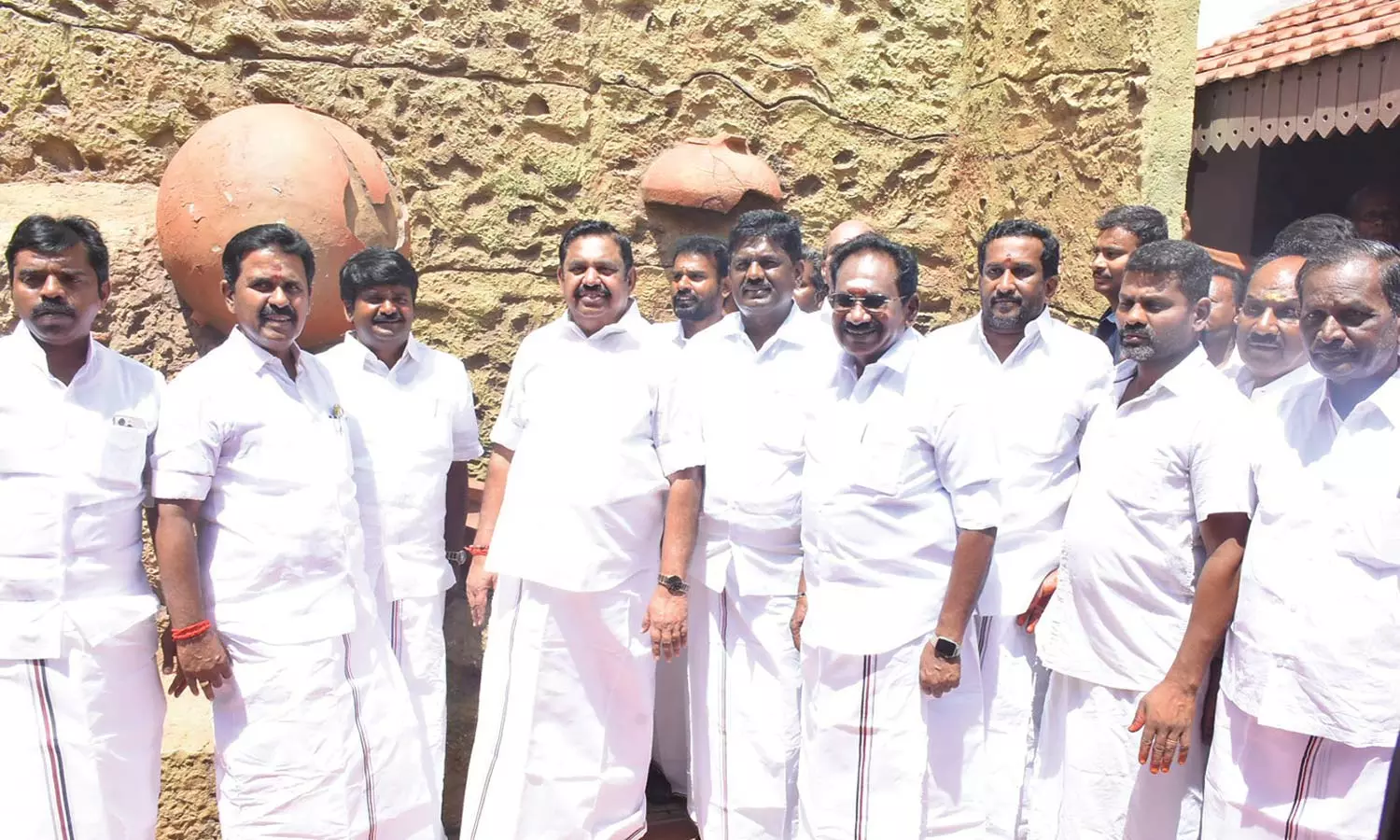 கீழடி விவகாரத்தில் தி.மு.க. அரசுக்கு துணை நிற்போம்- எடப்பாடி பழனிசாமி கீழடி விவகாரத்தில் தி.மு.க. அரசுக்கு துணை நிற்போம்- எடப்பாடி பழனிசாமி