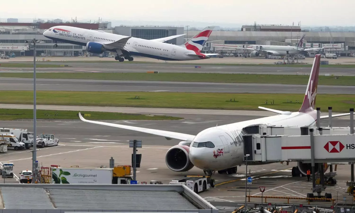 லண்டன் வான்வெளி மூடல்.. இங்கிலாந்து விமானங்களை முடக்கிய தொழில்நுட்ப கோளாறு!