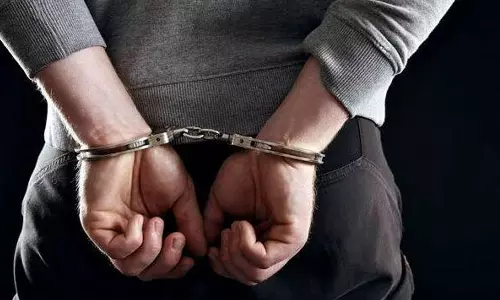 பிரபல சினிமா தயாரிப்பாளர் சரவணன் கைது