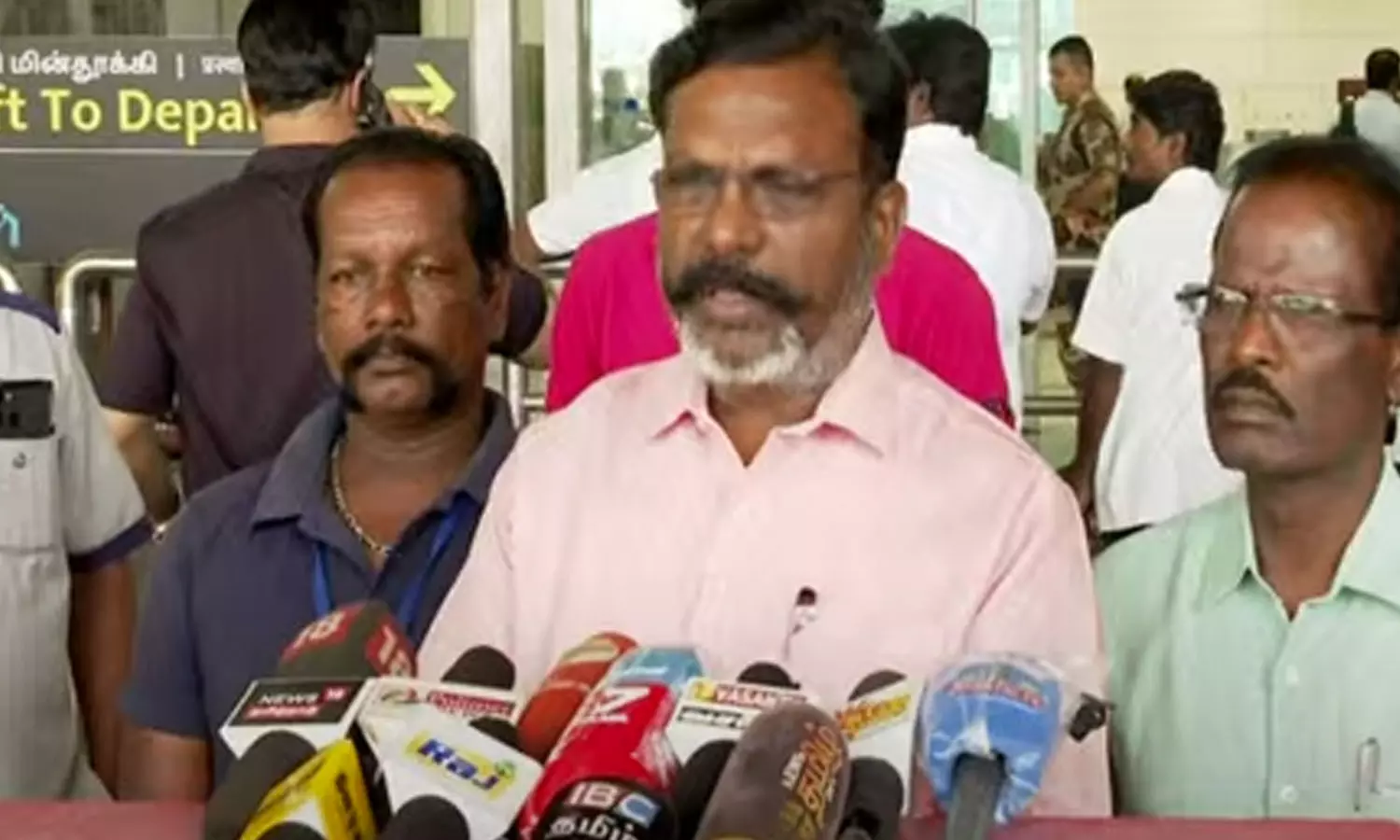 ஆணவக்கொலை வழக்கு: சி.பி.சி.ஐ.டி. போலீசார் நேர்மையுடன் விசாரிக்க வேண்டும்- திருமாவளவன் வலியுறுத்தல் ஆணவக்கொலை வழக்கு: சி.பி.சி.ஐ.டி. போலீசார் நேர்மையுடன் விசாரிக்க வேண்டும்- திருமாவளவன் வலியுறுத்தல்