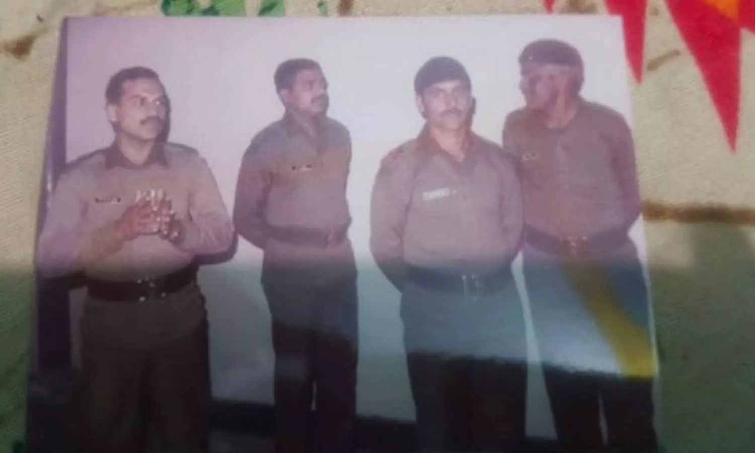 கார்கில் போர் வீரர் வீட்டில் புகுந்து இந்திய குடியுரிமை ஆவணங்களைக் கேட்டு மிரட்டிய கும்பல் கார்கில் போர் வீரர் வீட்டில் புகுந்து இந்திய குடியுரிமை ஆவணங்களைக் கேட்டு மிரட்டிய கும்பல்