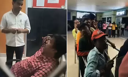 டிக்கெட் எடுக்க காத்திருந்த பயணிகள்: செல்போனில் அரட்டை அடித்த ரெயில்வே ஊழியர் சஸ்பெண்ட்