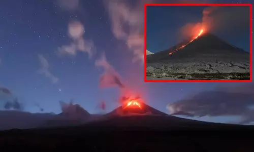 சக்திவாய்ந்த நிலநடுக்கத்தால் ரஷியாவில் மிகப்பெரிய எரிமலை வெடித்து சிதறியது