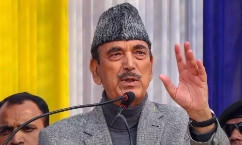 பாராளுமன்றத்தில் எதிர்க்கட்சிகள் வெளிநடப்பு அரசுக்கு உதவுவதாகவே இருக்கும்: குலாம் நபி ஆசாத்