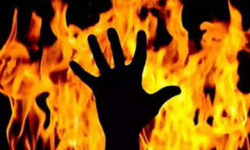 எய்ம்ஸ் மருத்துவமனை செவிலியரின் வீடு புகுந்து 2 குழந்தைகளை உயிருடன் எரித்துக் கொன்ற மர்ம நபர்கள்