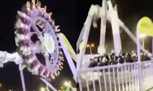 சவாரியின் போது இரண்டாக உடைந்து விழுந்த ராட்டினம்.. அலறியடித்த மக்கள் - பரபரப்பு வீடியோ