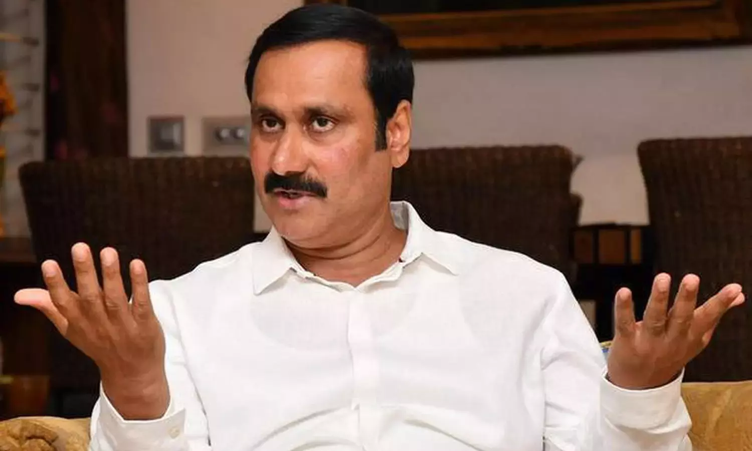 அரசு பள்ளியில் மாணவர் மர்மமான முறையில் உயிரிழந்தது குறித்து விரிவான விசாரணை நடத்தப்பட வேண்டும்- அன்புமணி அரசு பள்ளியில் மாணவர் மர்மமான முறையில் உயிரிழந்தது குறித்து விரிவான விசாரணை நடத்தப்பட வேண்டும்- அன்புமணி