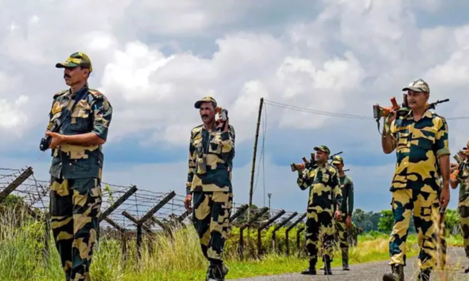 ஜம்மு காஷ்மீரில் பணியில் இருந்த எல்லைப் பாதுகாப்பு படை வீரர் திடீரென மாயம்.. ஜம்மு காஷ்மீரில் பணியில் இருந்த எல்லைப் பாதுகாப்பு படை வீரர் திடீரென மாயம்..