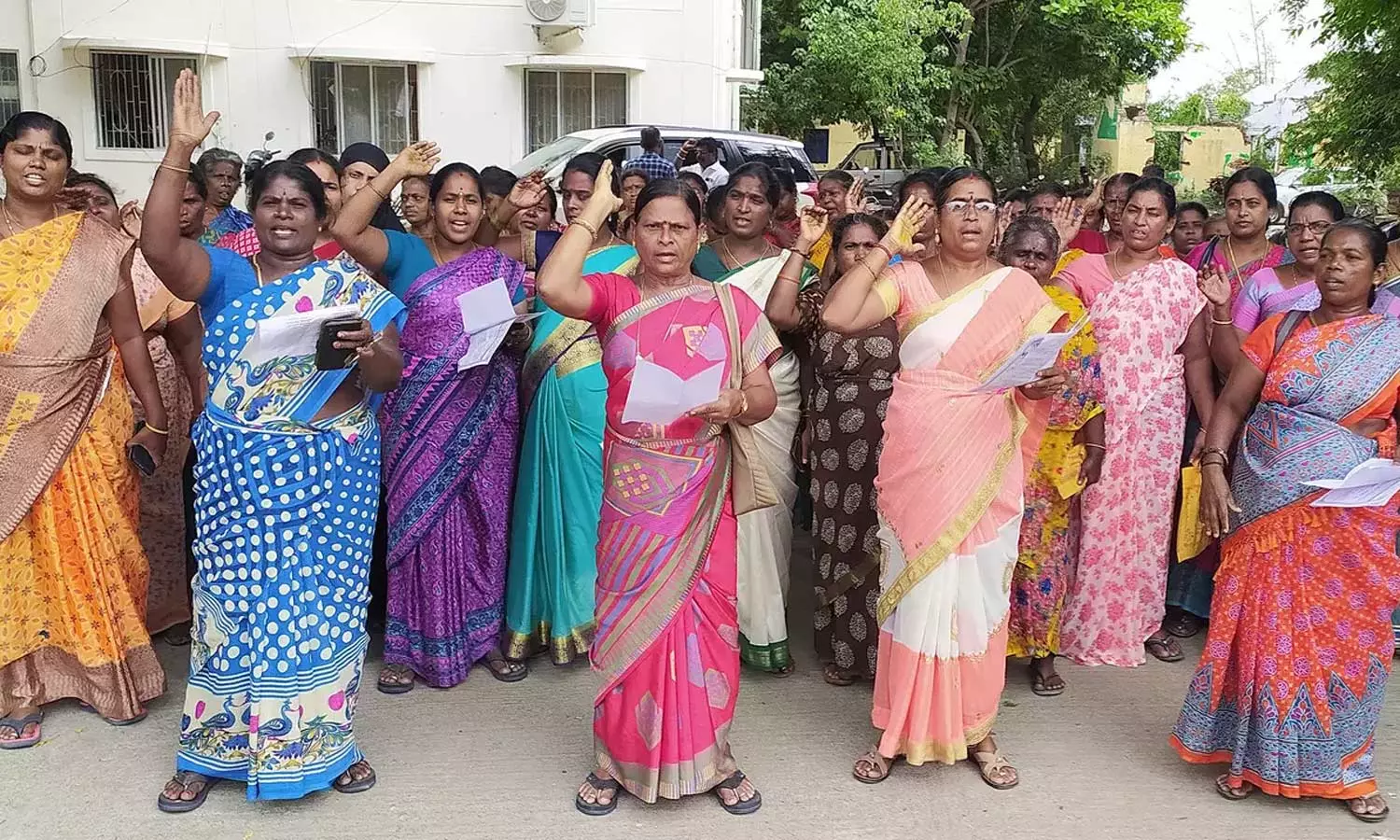 தமிழ்நாடு முழுவதும் சத்துணவு ஊழியர்கள் 20-ந்தேதி மறியல் போராட்டம் தமிழ்நாடு முழுவதும் சத்துணவு ஊழியர்கள் 20-ந்தேதி மறியல் போராட்டம்