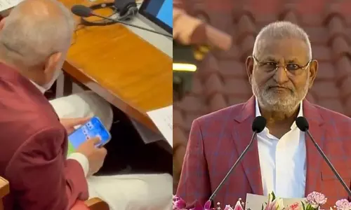 சட்டமன்றத்தில் ரம்மி விளையாடிய மகாராஷ்டிர விவசாயத்துறை அமைச்சர் விளையாட்டுத் துறைக்கு மாற்றம்!