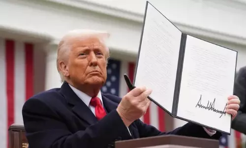 41% வரை வரி விதிப்பு.. உத்தரவில் கையெழுத்திட்ட டிரம்ப் - உலக நாடுகளுக்கு ஷாக் - யாருக்கு எவ்வளவு?