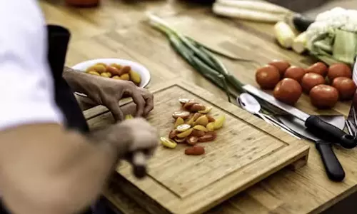 மாதம் ரூ. 2 லட்சம் சம்பாதிக்கும் சமையல்காரர்- தன்னம்பிக்கை இருந்தால் எதுவும் சாத்தியம்