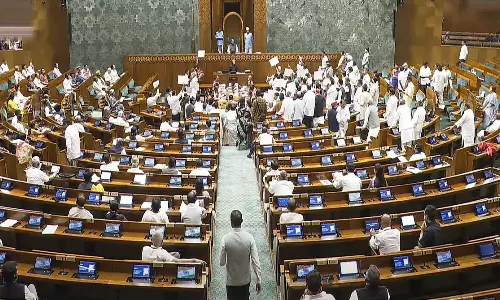 மீண்டும் எதிர்க்கட்சி எம்.பி.க்கள் அமளி.. பாராளுமன்ற இரு அவைகளும் ஒத்திவைப்பு