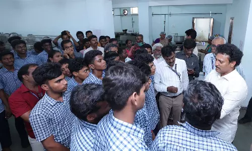 அரசு பள்ளி மாணவர் மர்ம மரணம்- துவாக்குடி பள்ளியில் ஆய்வு மேற்கொண்ட அமைச்சர்