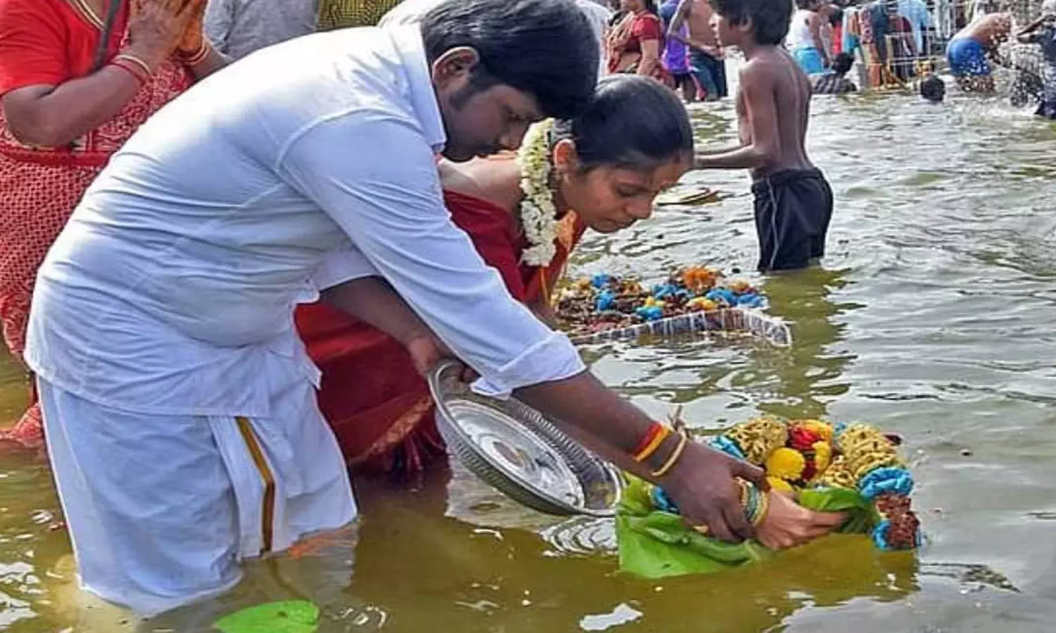 நதியை போற்றும் ஆடிப்பெருக்கு நதியை போற்றும் ஆடிப்பெருக்கு