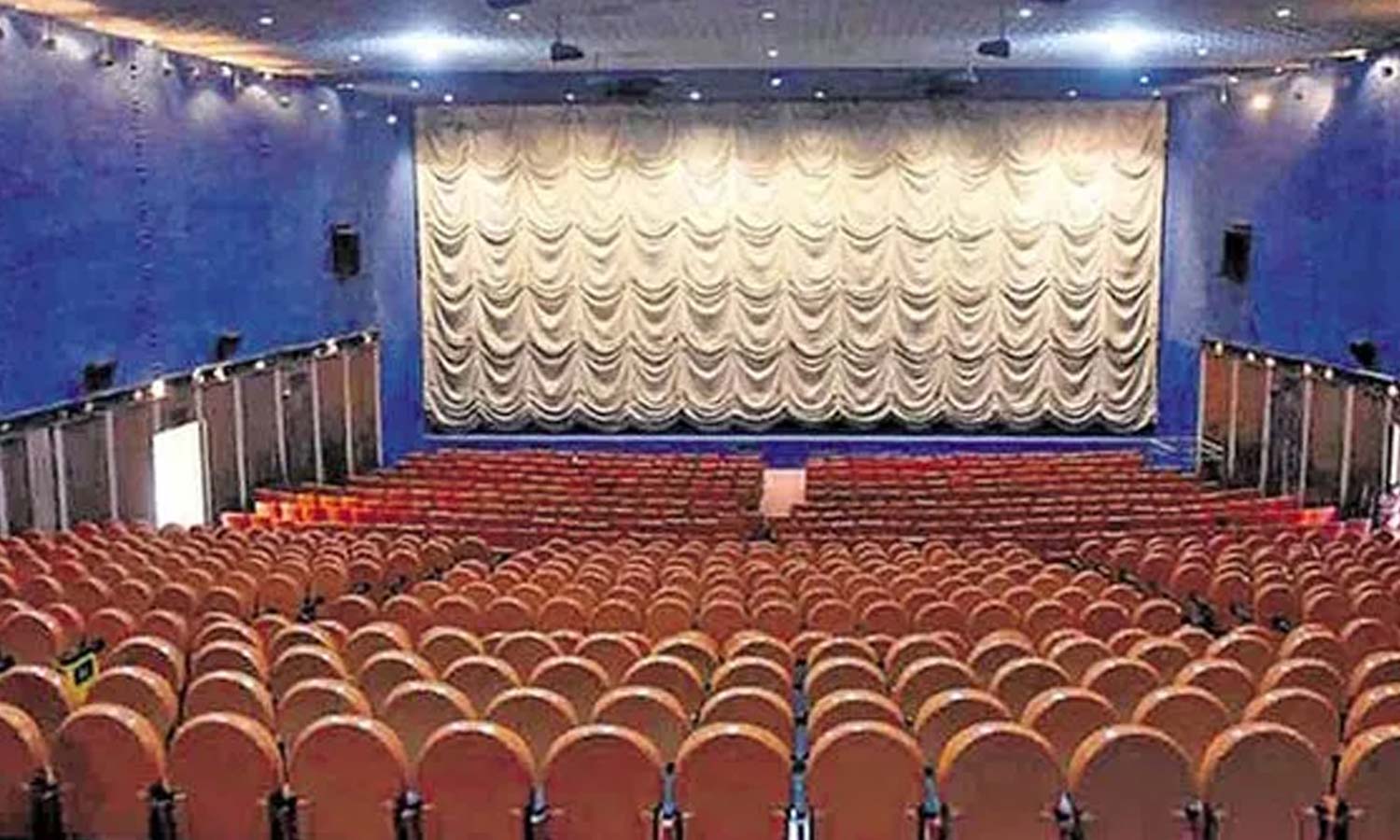 ஐதராபாத்தில் சினிமா தியேட்டர்களில் பட்டாசு வெடிக்க தடை