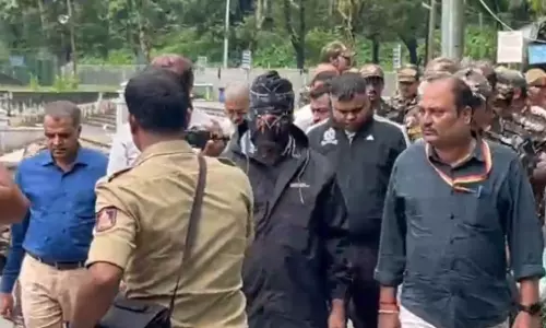 தர்மஸ்தலா கொலைகள்: புகாரை வாபஸ் பெற புகார்தாரரை மிரட்டிய சிறப்பு புலனாய்வு குழு அதிகாரி?