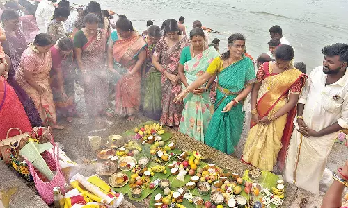 இன்று ஆடிப்பெருக்கு விழா கோலாகல கொண்டாட்டம்: பூஜை செய்து காவிரி தாயை வழிப்பட்ட பொதுமக்கள்