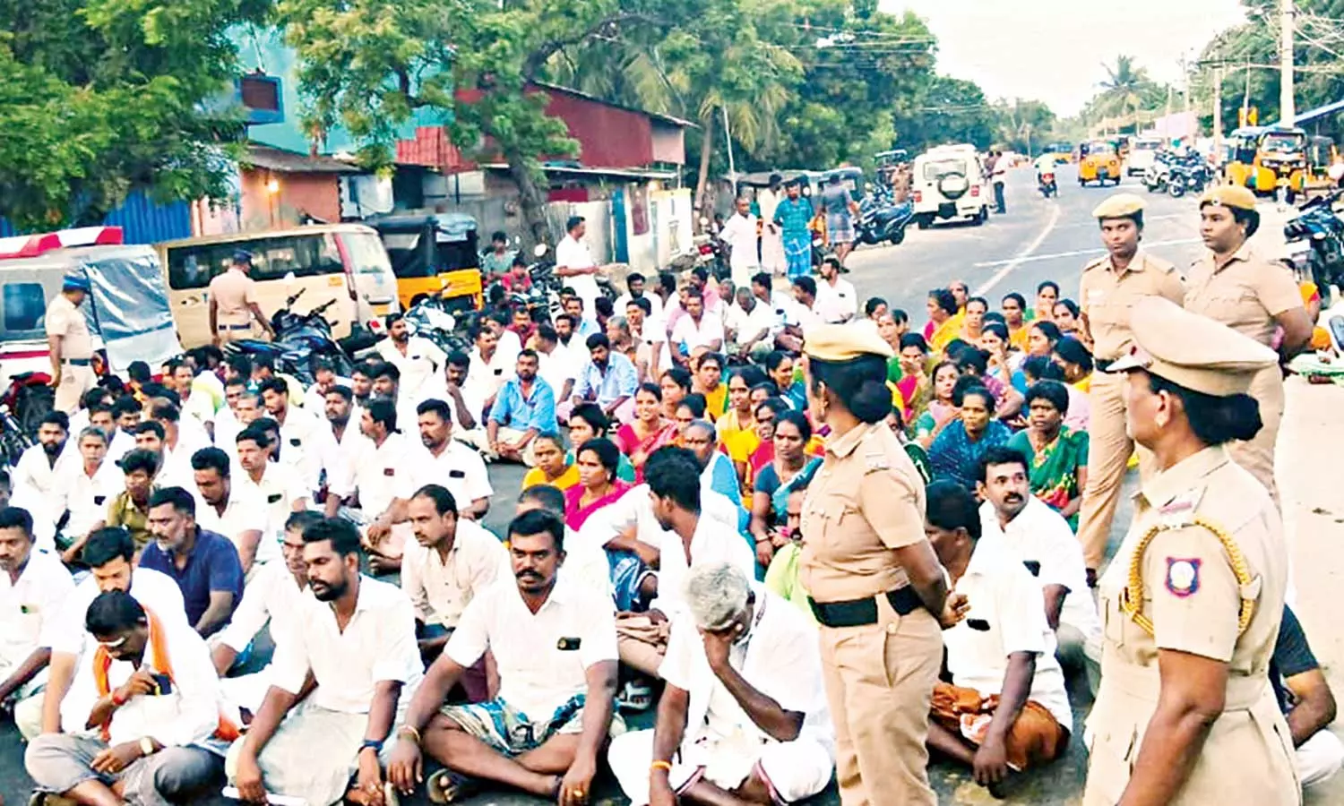 தனுஷ்கோடி அருகே ராம் சேது யாத்திரை பணியாளர்கள் சாலை மறியல்