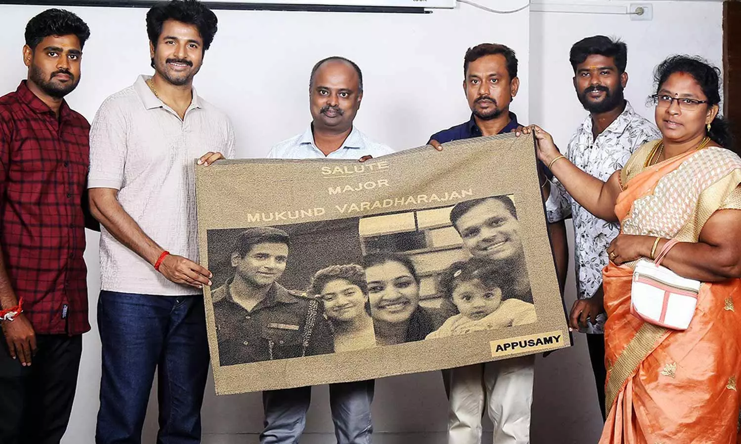 சென்னிமலை கைத்தறி போர்வையில் நடிகர் சிவகார்த்திகேயன், மேஜர் முகுந்த் படம் செய்து நெசவாளர் அசத்தல்