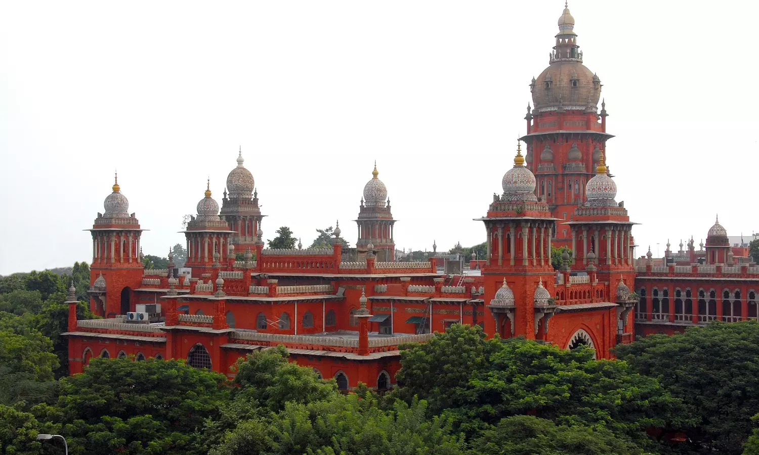 தமிழகத்தில் ஆணவக் கொலைகள் அதிகரித்து வருகிறது- சென்னை உயர்நீதிமன்றம் வேதனை