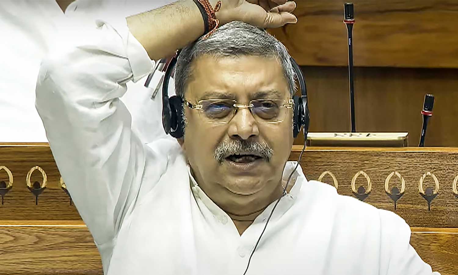 மக்களவை தலைமை கொறடா பதவியை ராஜினாமா செய்தார் மம்தா கட்சி எம்.பி. கல்யாண் பானர்ஜி