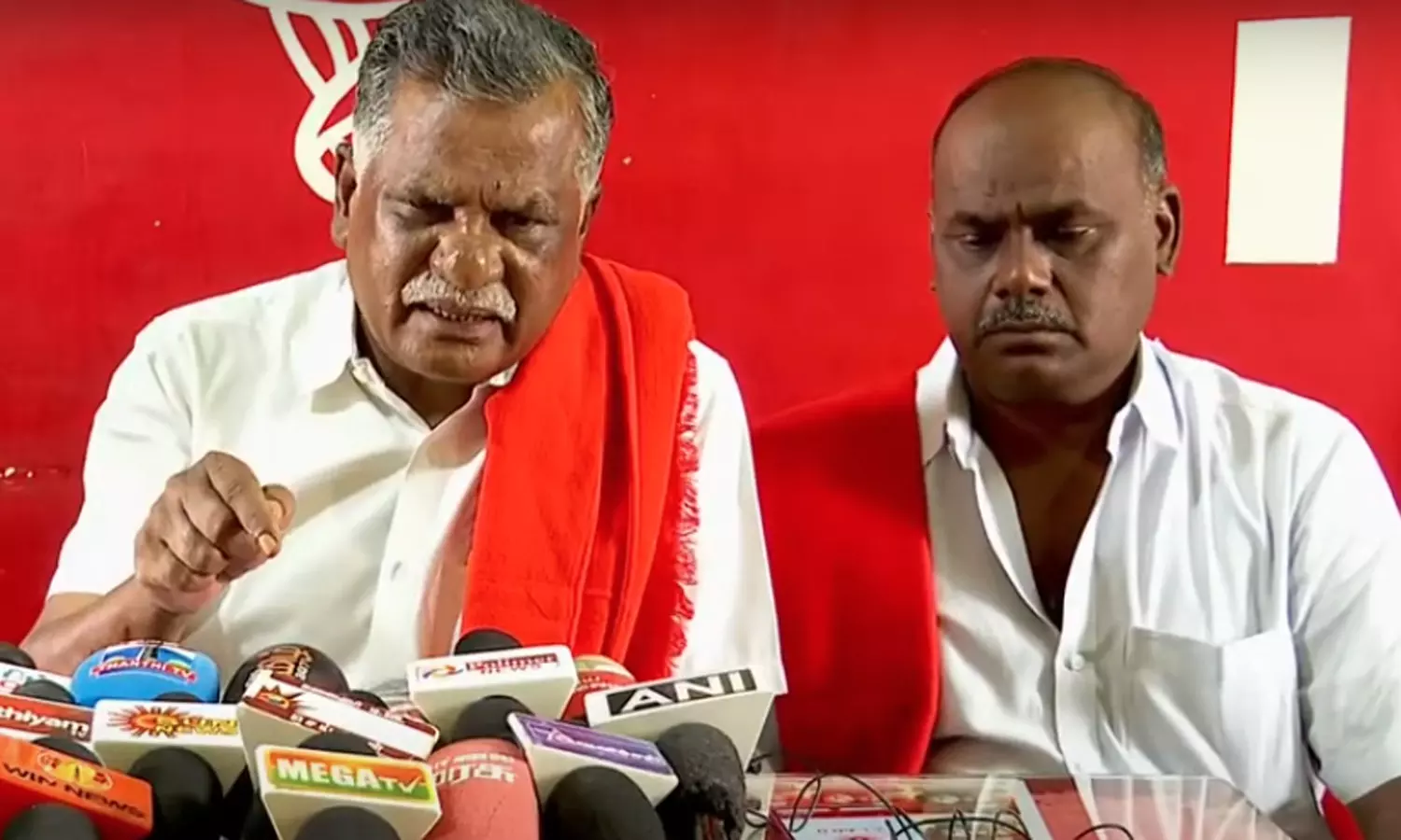 தமிழக மக்களை காட்டி கொடுக்கிறார் இ.பி.எஸ்.- முத்தரசன்