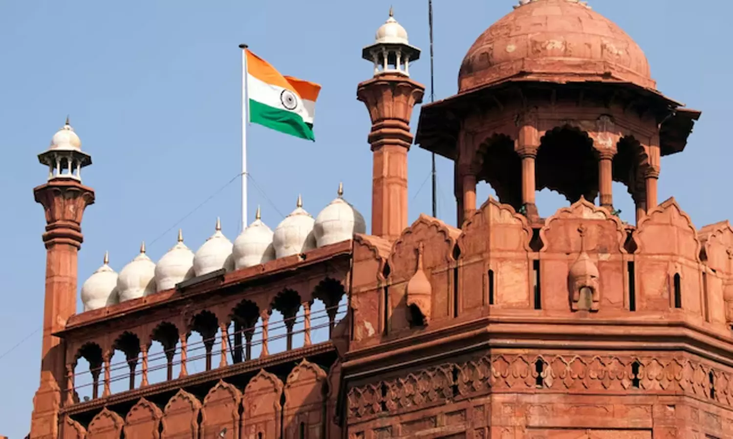 டெல்லி செங்கோட்டைக்குள் நுழைய முயற்சி- வங்கதேசத்தினர் 5 பேர் கைது டெல்லி செங்கோட்டைக்குள் நுழைய முயற்சி- வங்கதேசத்தினர் 5 பேர் கைது