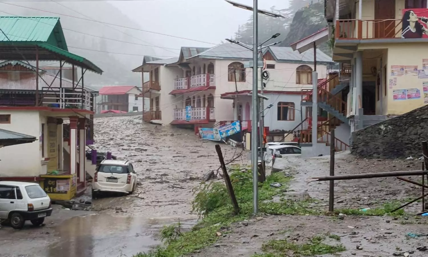 உத்தரகாண்டில் திடீர் மேகவெடிப்பு: பாய்ந்து வந்த வெள்ளம்