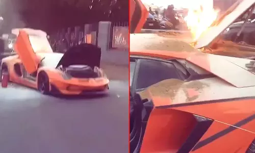 நடுரோட்டில் பற்றி எரிந்த ரூ.10 கோடி மதிப்பிலான சொகுசு கார்