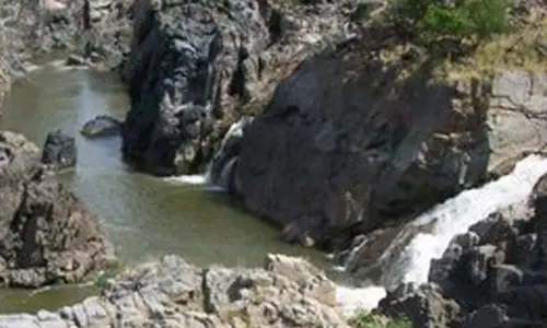 ஒகேனக்கல்லுக்கு நீர்வரத்து 8 ஆயிரம் கனஅடியாக குறைந்தது