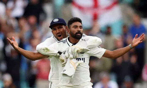 முதல் ஆசிய பந்து வீச்சாளர்- புதிய வரலாறு படைத்த முகமது சிராஜ்