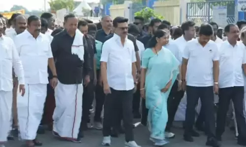 கருணாநிதி நினைவுநாள்- முதலமைச்சர் மு.க.ஸ்டாலின் தலைமையில் அமைதி பேரணி