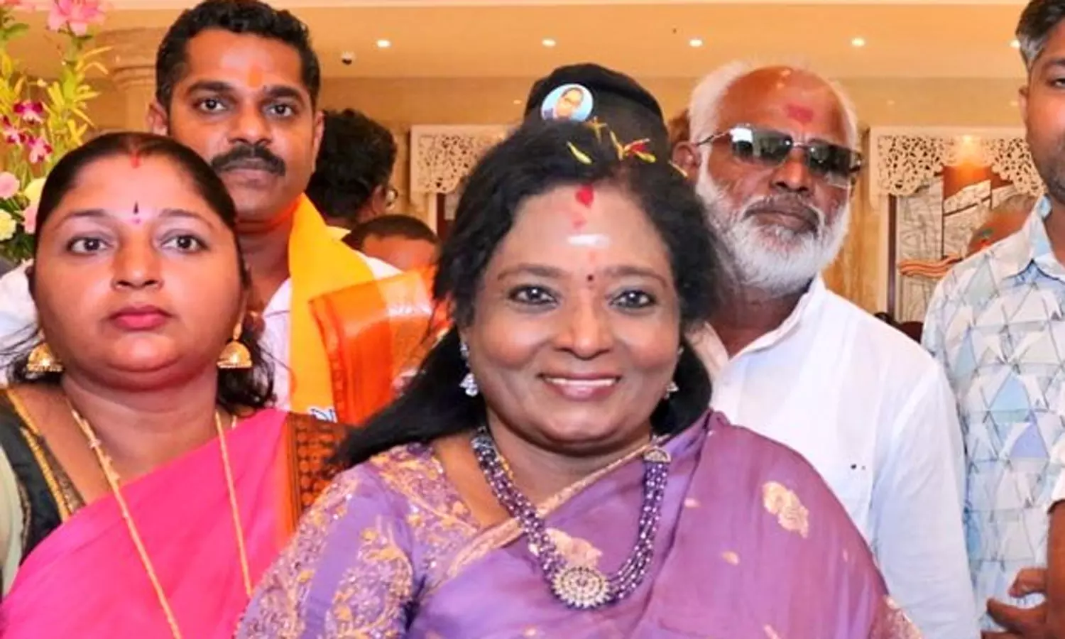 தமிழக அரசை விமர்சிக்க திருமாவளவன் தயங்குகிறார் - தமிழிசை