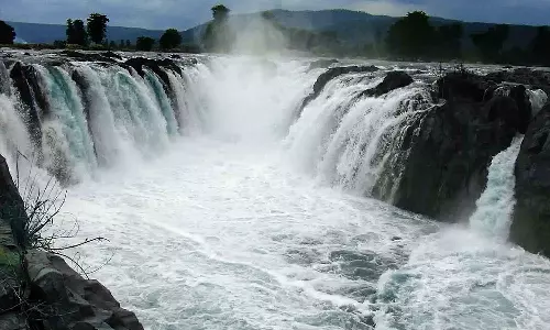 ஒகேனக்கல்லுக்கு நீர்வரத்து 7,500 கனஅடியாக குறைந்தது