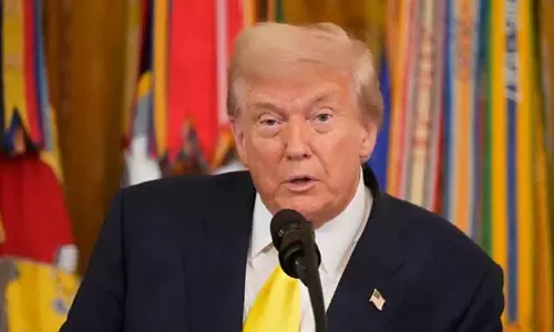 வரி விதிப்பு நடவடிக்கையால் அமெரிக்காவுக்கு பணம் குவிகிறது- டிரம்ப் சொல்கிறார்