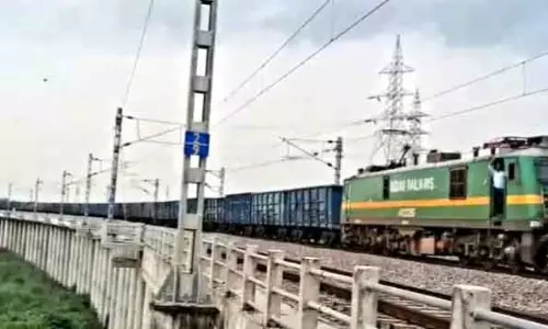 VIDEO: இந்திய ரெயில்வே புதிய சாதனை- 4½ கி.மீ. நீள சரக்கு ரெயில் அறிமுகம்