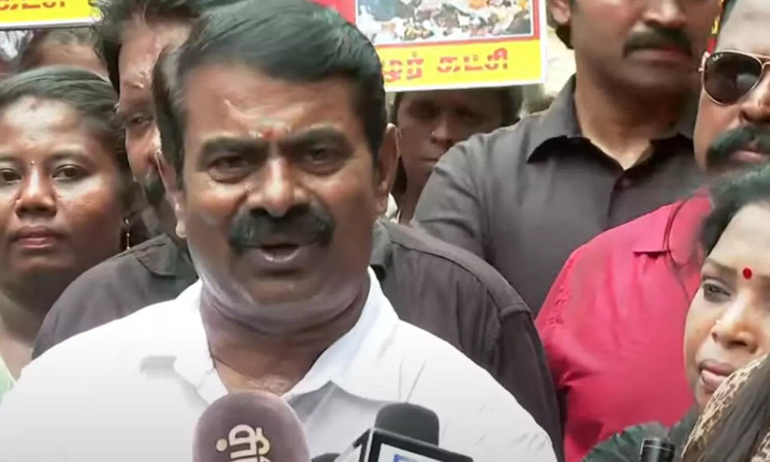 சென்னையில் குப்பை அள்ளும் பணி கூட தனியாரிடம் என்றால் அரசுக்கு என்ன வேலை?- சீமான் சென்னையில் குப்பை அள்ளும் பணி கூட தனியாரிடம் என்றால் அரசுக்கு என்ன வேலை?- சீமான்