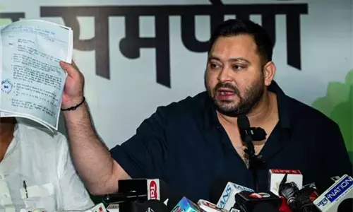 துணை முதல்-மந்திரிக்கு 2 வாக்காளர் அட்டை உள்ளது- தேஜஸ்வி யாதவ் குற்றச்சாட்டு