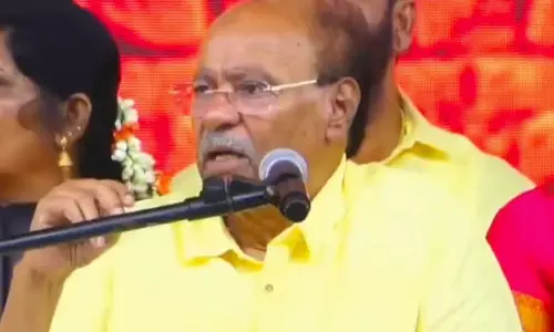 எதுக்கு சத்தம் போடுறிங்க...? - மகளிர் மாநாட்டில் பேசிக்கொண்டிருக்கும் போது டென்ஷனான ராமதாஸ்