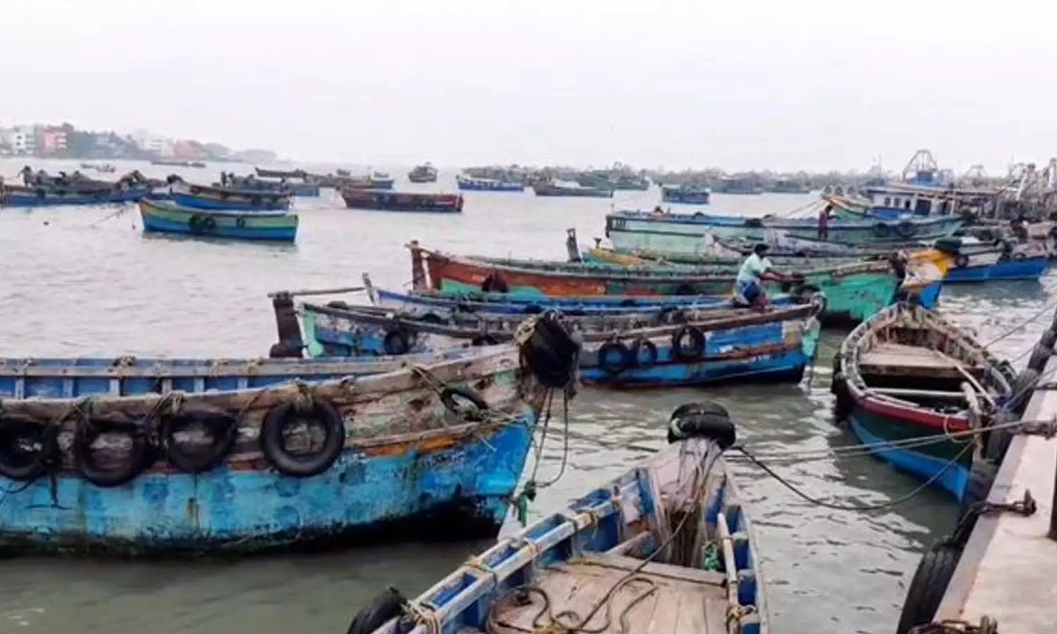 ராமேசுவரம் மீனவர்களின் காலவரையற்ற வேலைநிறுத்தம் தொடங்கியது