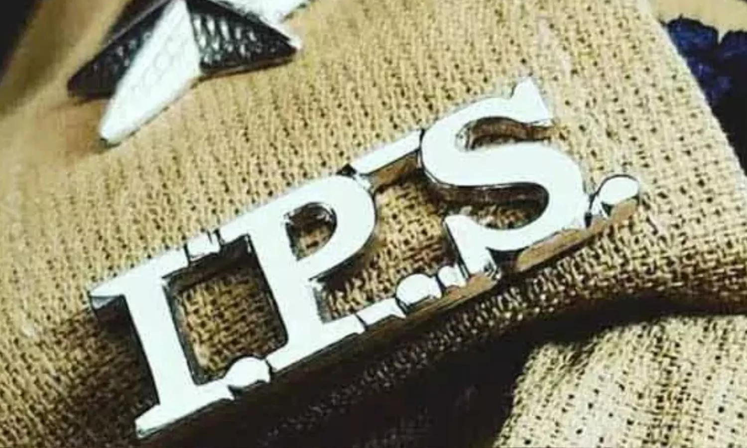 தமிழகத்தில் 4 ஐபிஎஸ் அதிகாரிகள் பணியிட மாற்றம்!